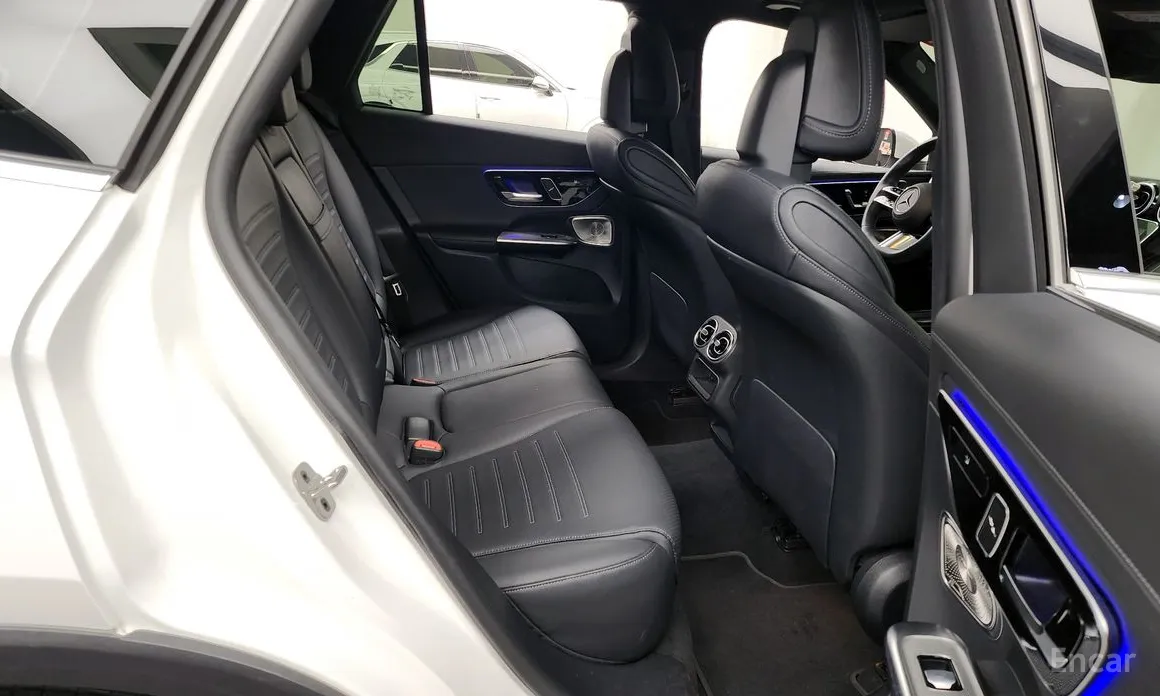 Mercedes-Benz GLC-Class 2023 GLC300 4MATIC AMG Line