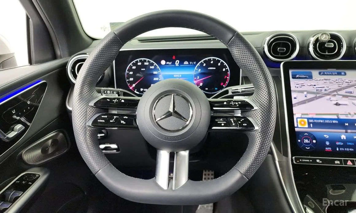 Mercedes-Benz GLC-Class 2023 GLC300 4MATIC AMG Line
