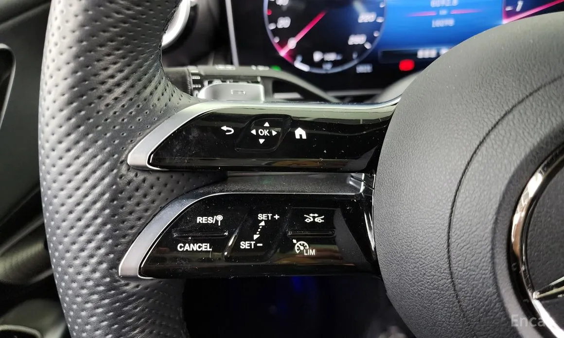 Mercedes-Benz GLC-Class 2023 GLC300 4MATIC AMG Line