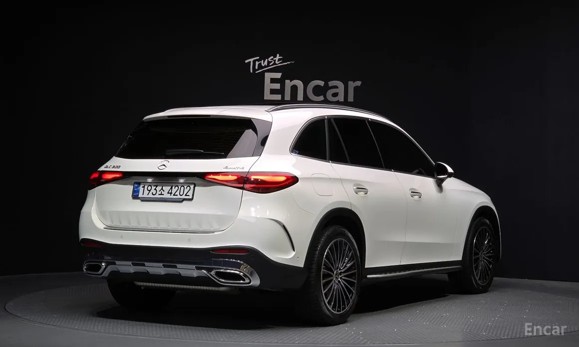 Mercedes-Benz GLC-Class 2023 GLC300 4MATIC AMG Line