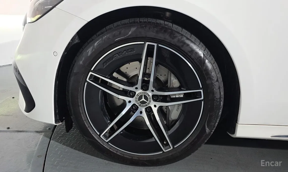 Mercedes-Benz E-Class 2024 E300 4MATIC AMG Line