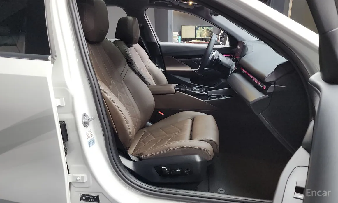 BMW 5 Series 2023 520i