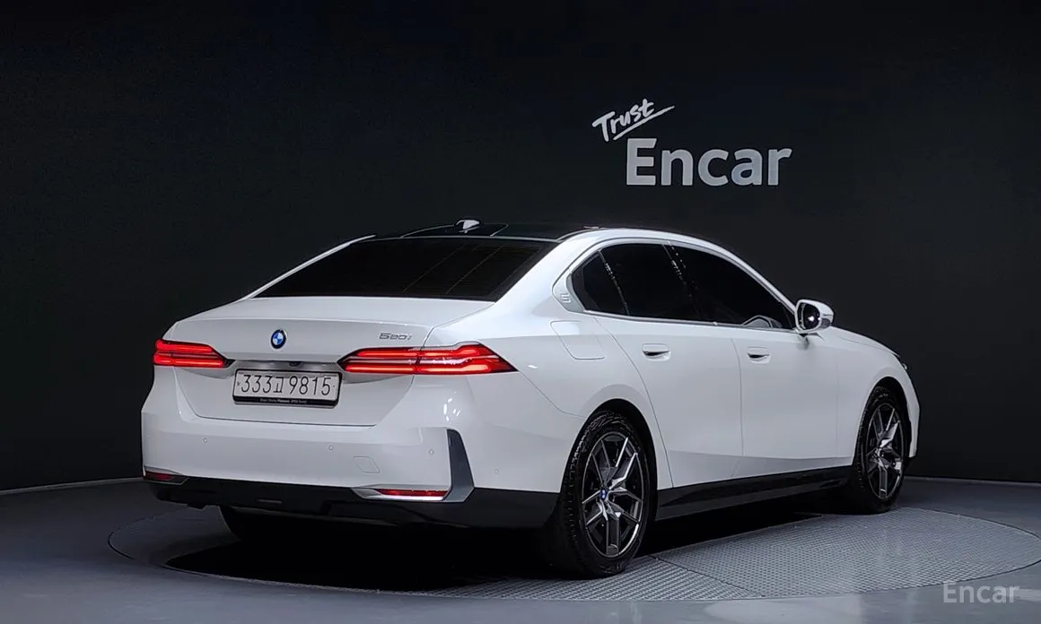 BMW 5 Series 2023 520i