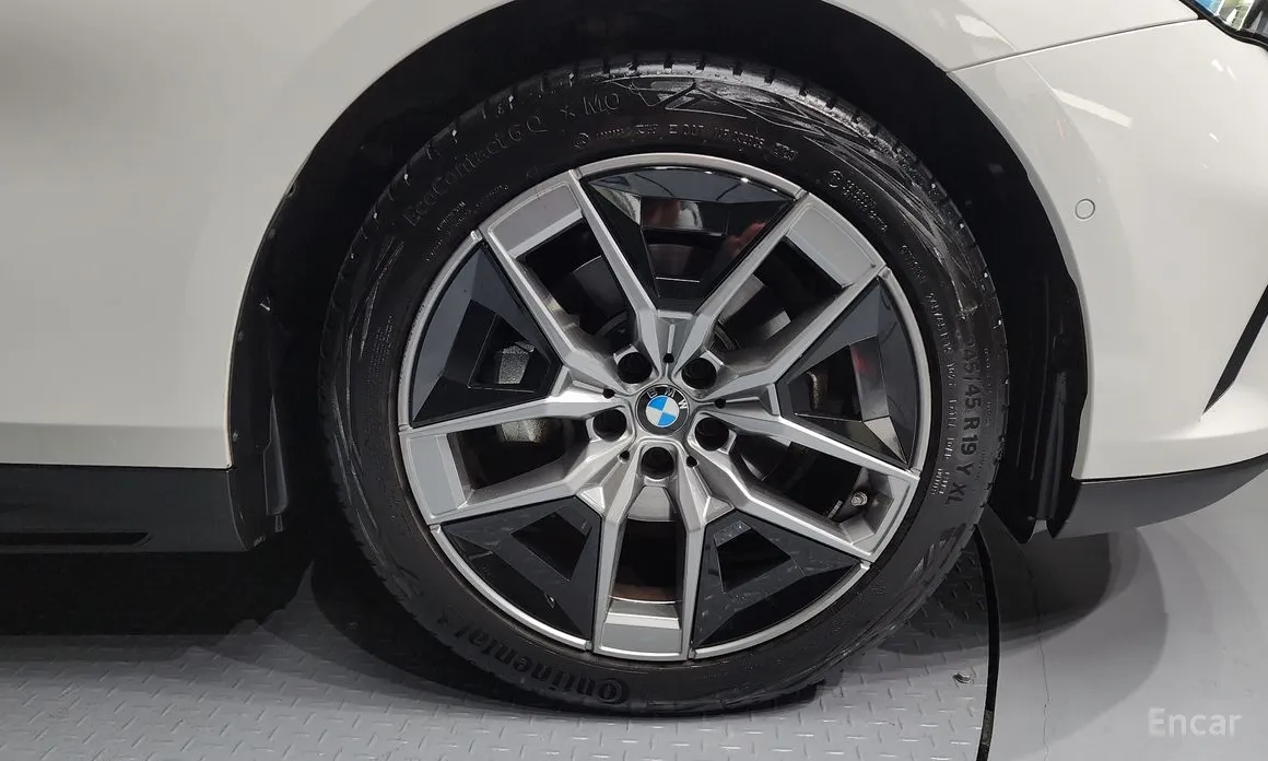 BMW 5 Series 2023 520i