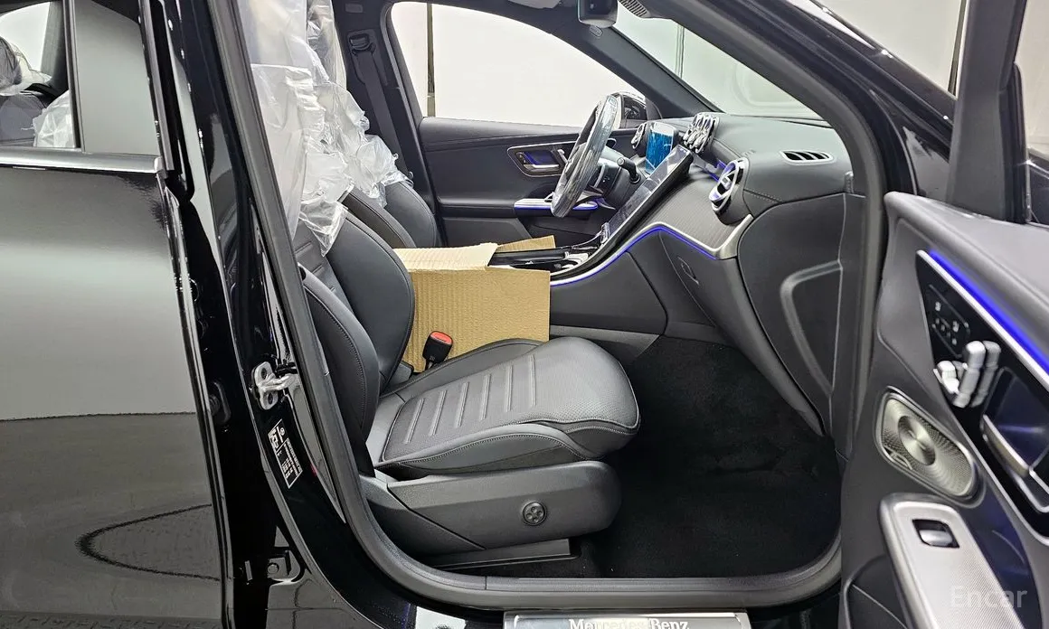 Mercedes-Benz GLC-Class 2023 GLC300 4MATIC AMG Line