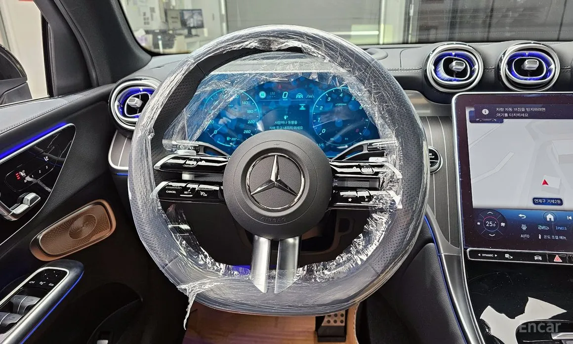 Mercedes-Benz GLC-Class 2023 GLC300 4MATIC AMG Line