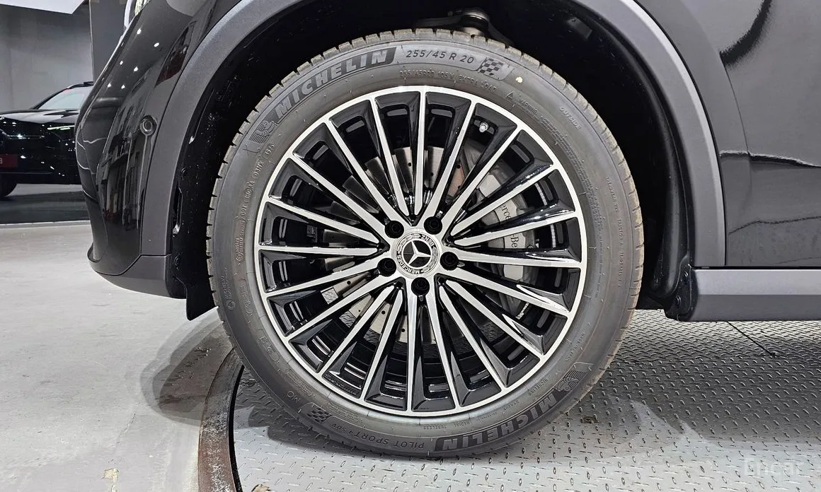 Mercedes-Benz GLC-Class 2023 GLC300 4MATIC AMG Line