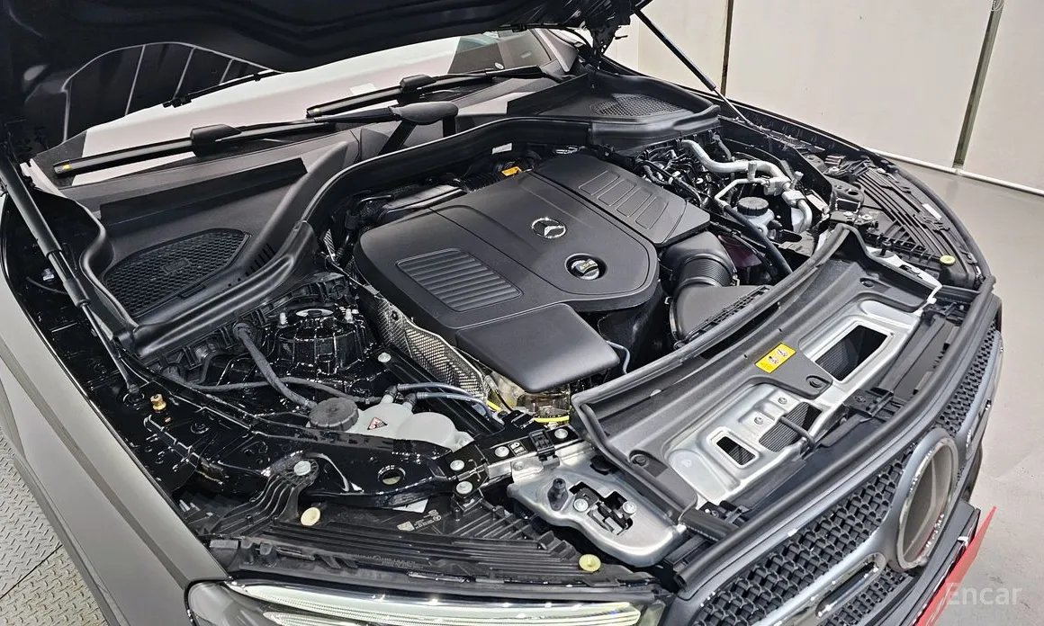 Mercedes-Benz GLC-Class 2023 GLC300 4MATIC AMG Line
