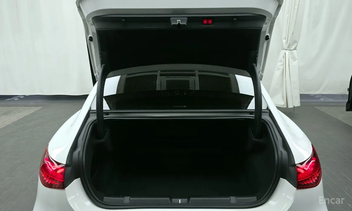 Mercedes-Benz EQE 2022 EQE350+