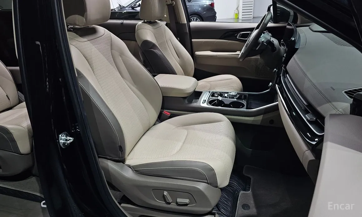 Kia Carnival 2023 7-Seater Gravity