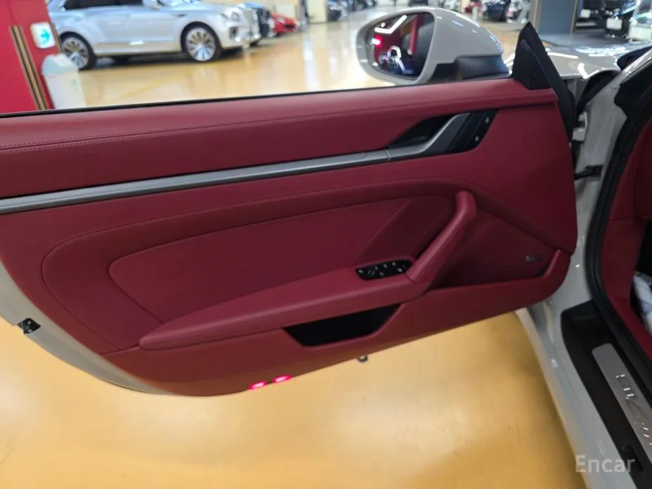 Porsche 911 2019 Carrera 4 Cabriolet