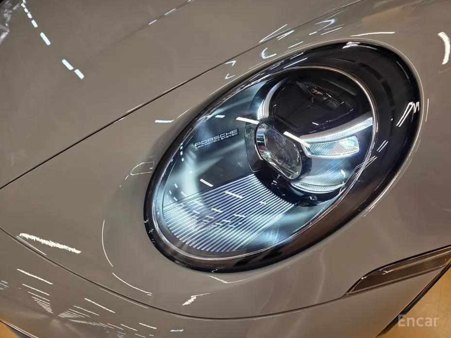 Porsche 911 2019 Carrera 4 Cabriolet