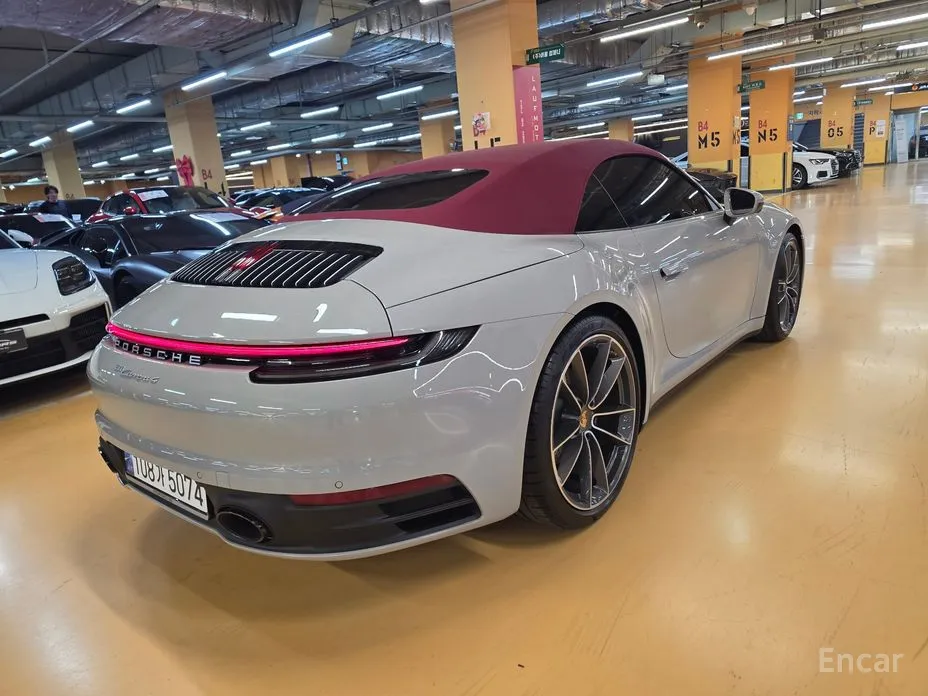 Porsche 911 2019 Carrera 4 Cabriolet