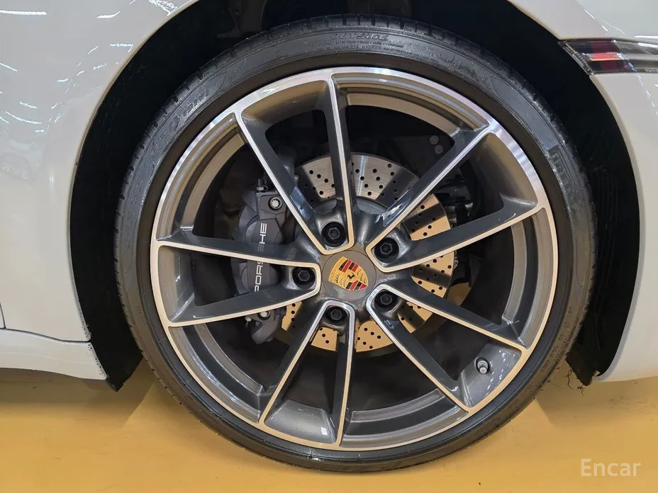 Porsche 911 2019 Carrera 4 Cabriolet