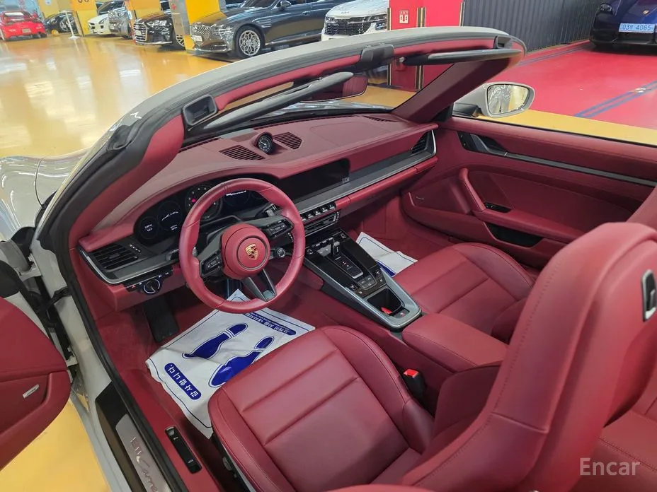 Porsche 911 2019 Carrera 4 Cabriolet