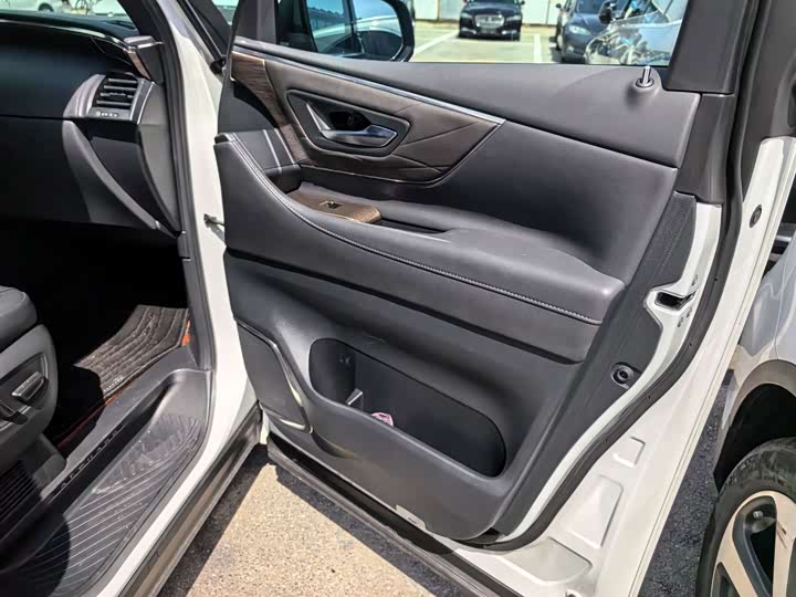 Toyota Alphard 2024 2024款 双擎 2.5L 尊贵版