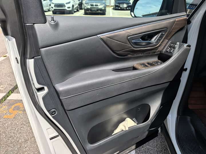 Toyota Alphard 2024 2024款 双擎 2.5L 尊贵版