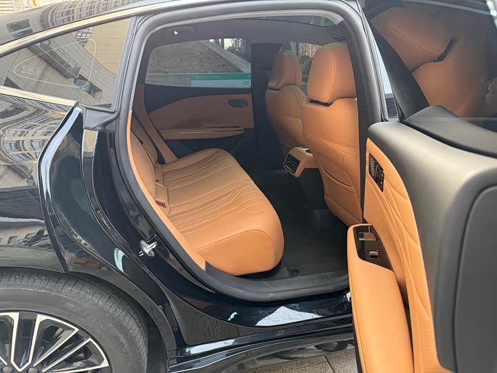 Geely Galaxy Starshine 8 EM-i 2025 2025款 60km EM-i 豪华版