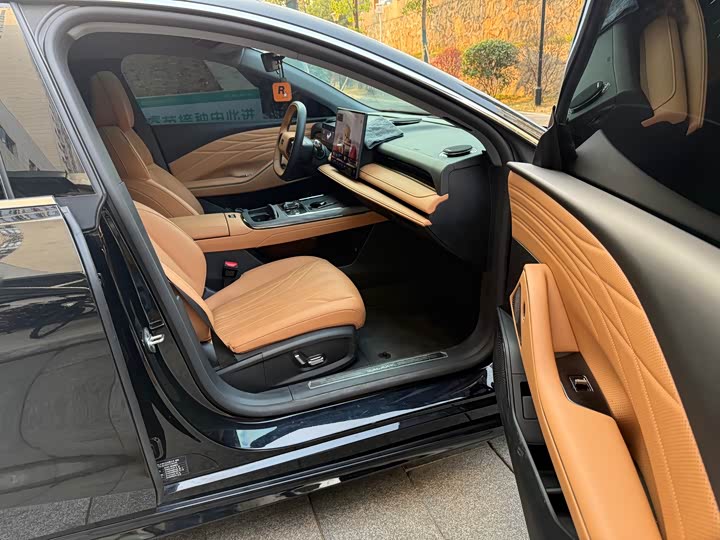 Geely Galaxy Starshine 8 EM-i 2025 2025款 60km EM-i 豪华版