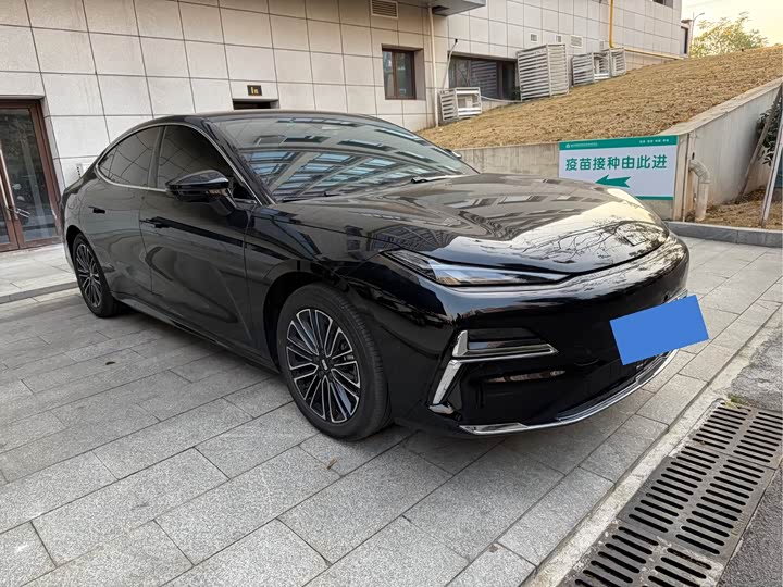 Geely Galaxy Starshine 8 EM-i 2025 2025款 60km EM-i 豪华版