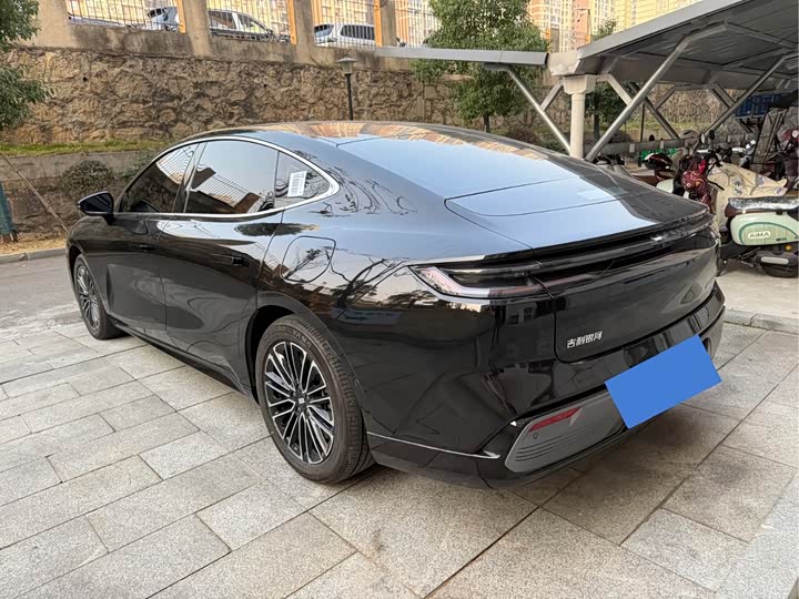 Geely Galaxy Starshine 8 EM-i 2025 2025款 60km EM-i 豪华版