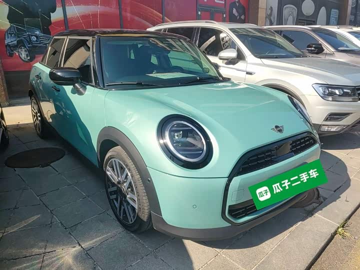 Mini Mini 2025 2025款 1.5T COOPER 经典派 五门版