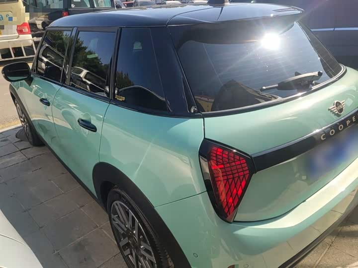 Mini Mini 2025 2025款 1.5T COOPER 经典派 五门版