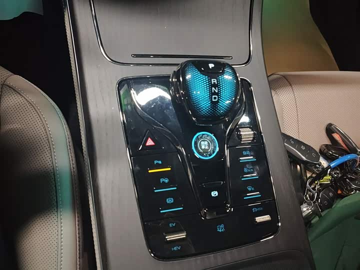 BYD Han 2025 2025款 DM-i 智驾版 125KM激光雷达旗舰型