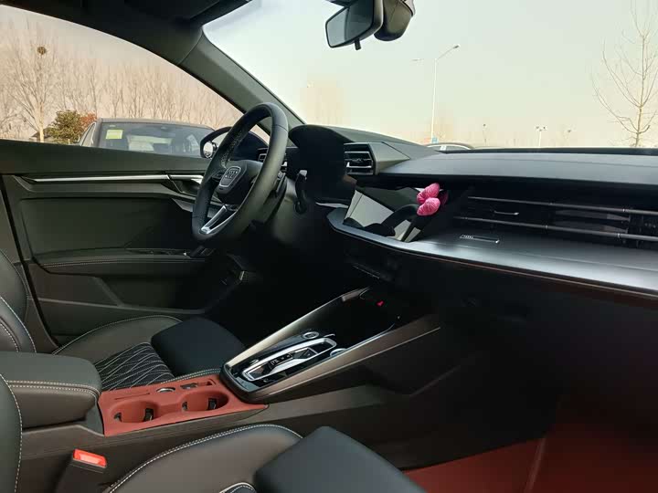 Audi A3 2025 2025款 A3L Limousine 35TFSI 飞驰尊享型