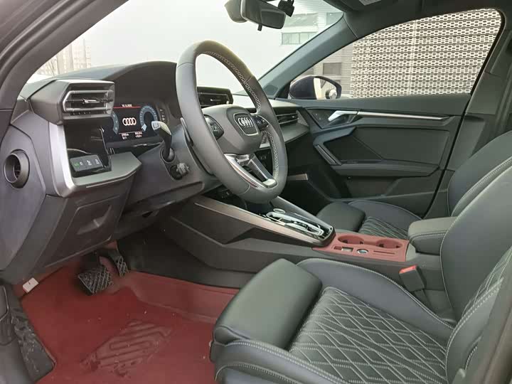 Audi A3 2025 2025款 A3L Limousine 35TFSI 飞驰尊享型