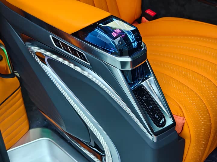 Mercedes-Benz Vito 2024 2024款 2.0T 商务版 7座