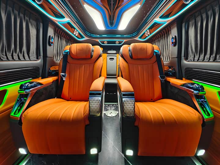 Mercedes-Benz Vito 2024 2024款 2.0T 商务版 7座