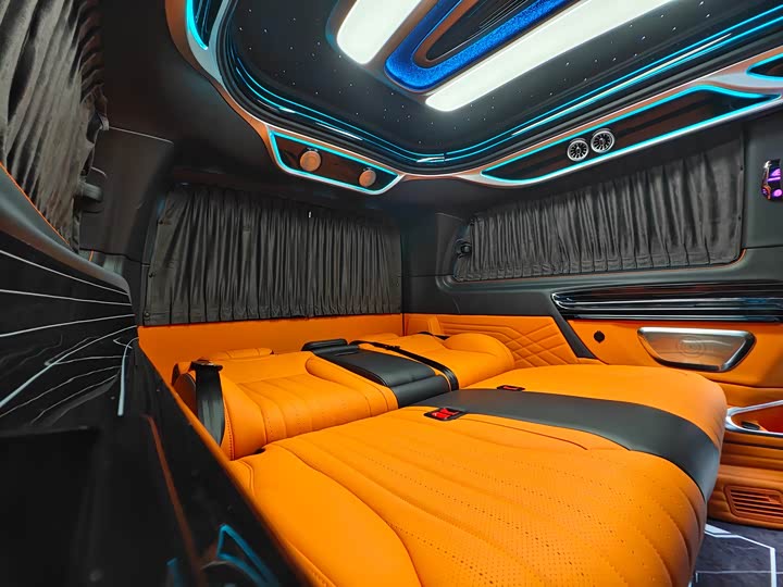 Mercedes-Benz Vito 2024 2024款 2.0T 商务版 7座