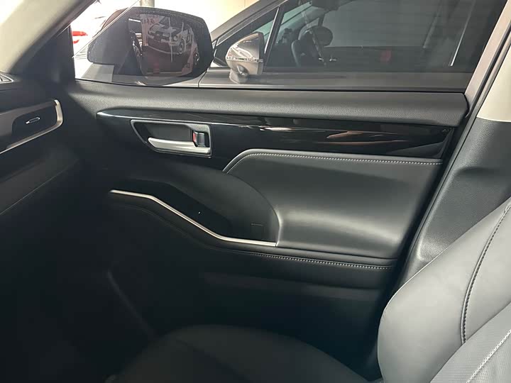 Toyota Highlander 2024 2024款 2.5L智能电混双擎两驱豪华版 7座