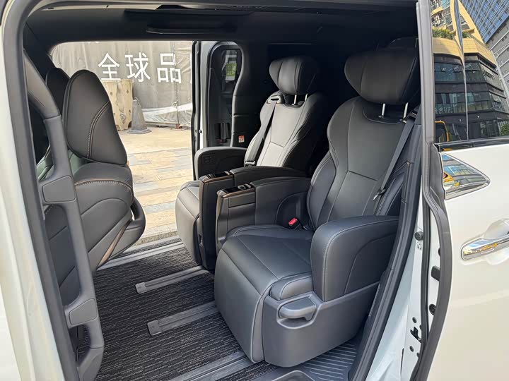 Toyota Alphard 2025 2025款 双擎 2.5L 尊贵黄金版