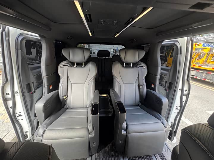 Toyota Alphard 2025 2025款 双擎 2.5L 尊贵黄金版