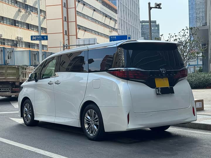 2025 Toyota Alphard