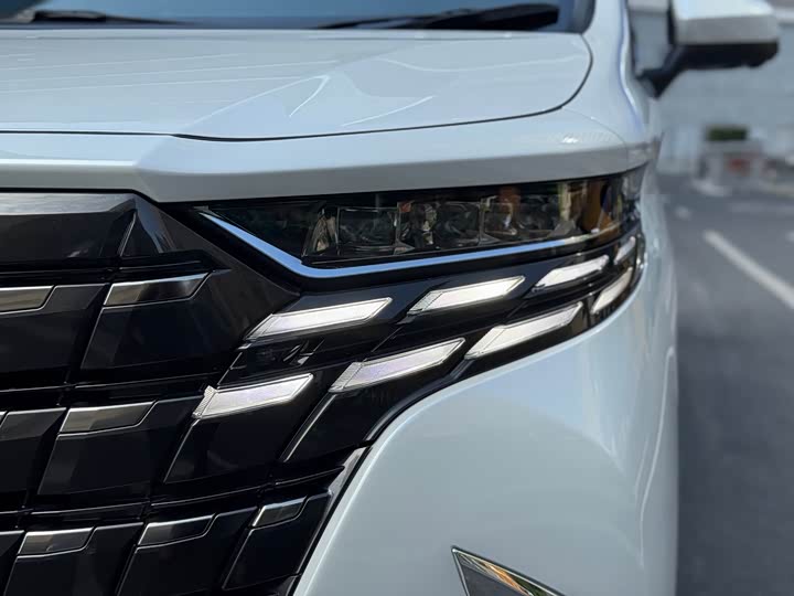 2025 Toyota Alphard