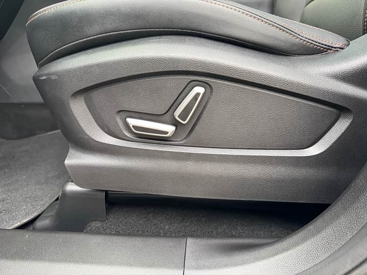 Geely Okavango L 2024 2024款 2.0T DCT尊贵型