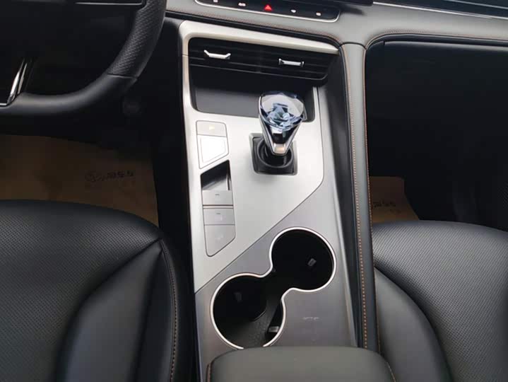 Roewe RX5 2023 2023款 1.5T 尊荣滑屏版