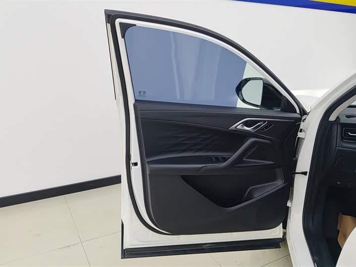 Roewe RX5 2023 2023款 1.5T 尊荣滑屏版