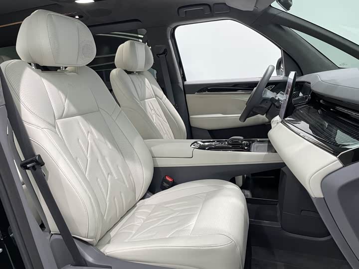 Zeekr 009 2024 2024款 七座过道版四驱 108kWh