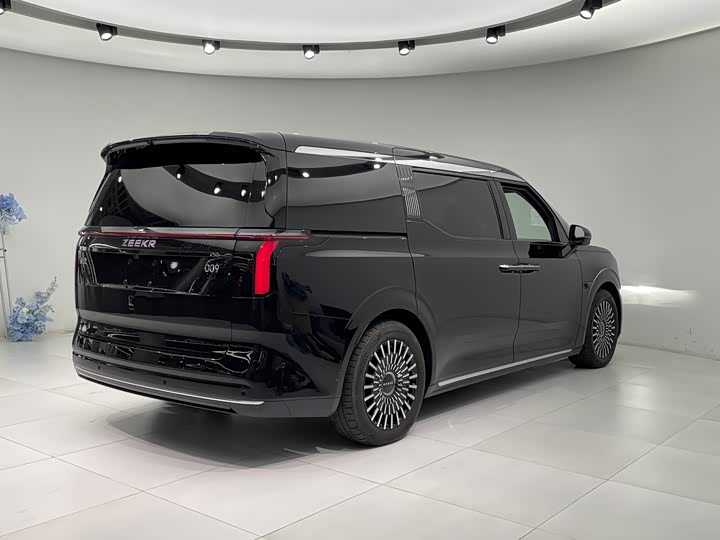 Zeekr 009 2024 2024款 七座过道版四驱 108kWh