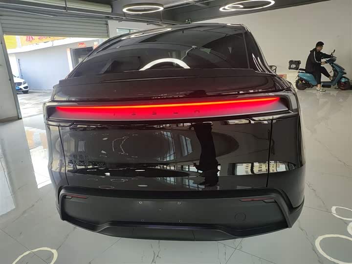 Tesla Model Y 2025 2025款 长续航全轮驱动版