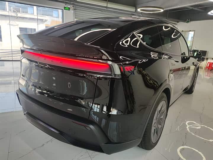 Tesla Model Y 2025 2025款 长续航全轮驱动版