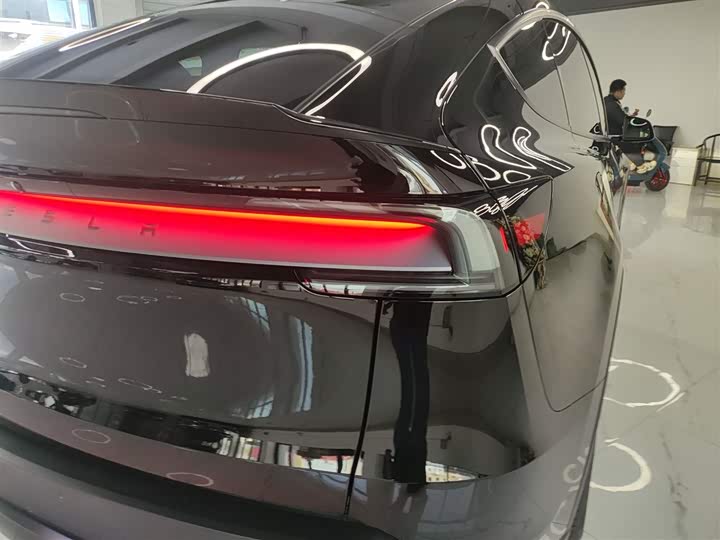 Tesla Model Y 2025 2025款 长续航全轮驱动版