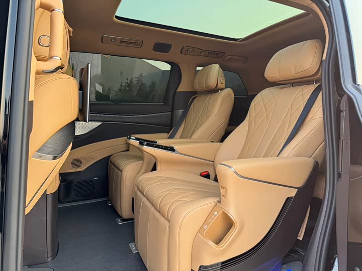 Denza D9 2025 2025款 DM-i 智驾版 1020 四驱尊荣型