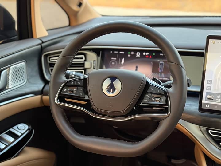 Denza D9 2025 2025款 DM-i 智驾版 1020 四驱尊荣型