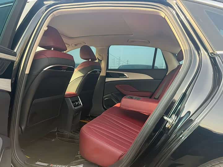 Hongqi H5 2025 2025款 2.0T 自动玄影版