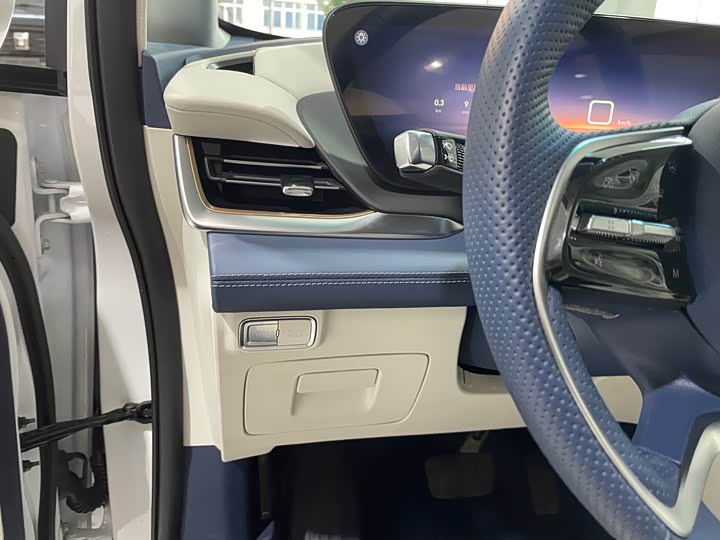 Buick GL8 Century 2025 2025款 2.0T 六座蕴世版